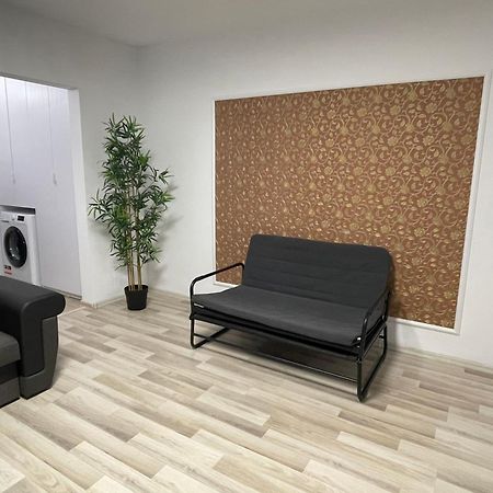Grove Apartment Buzău Exteriör bild