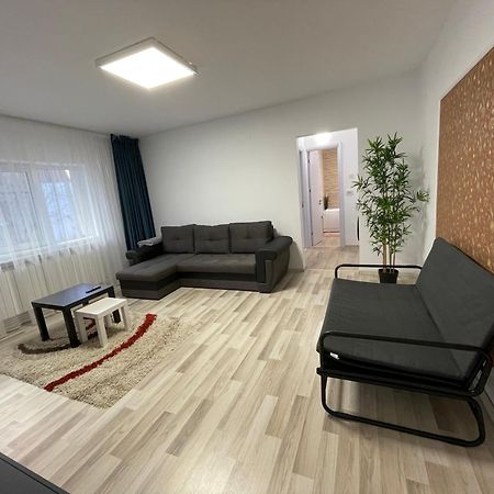 Grove Apartment Buzău Exteriör bild