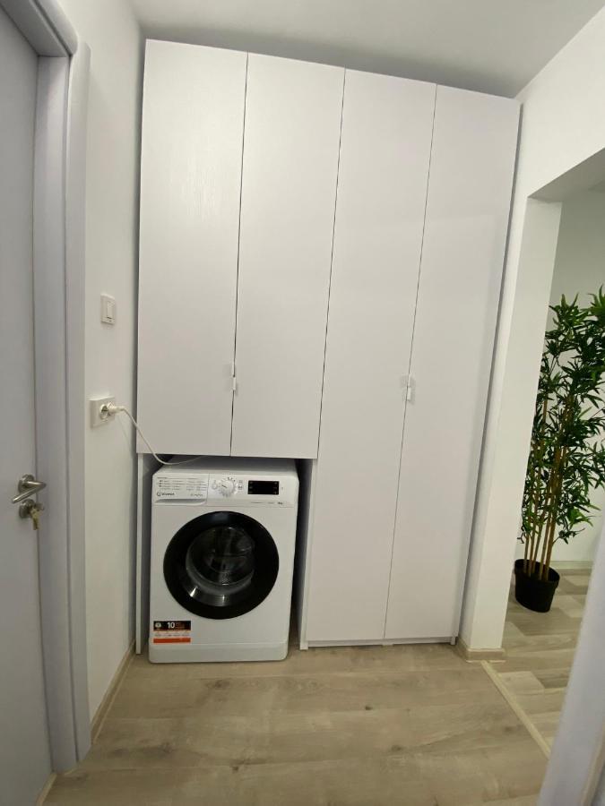 Grove Apartment Buzău Exteriör bild