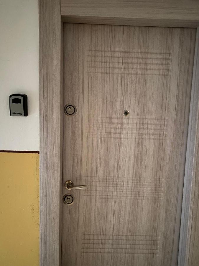 Grove Apartment Buzău Exteriör bild